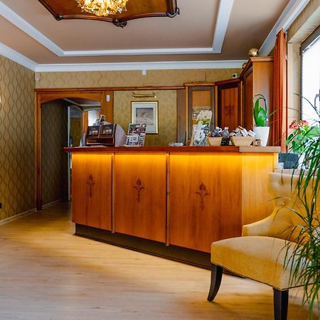 Hotel Unter Den Linden ฮูเดสไฮม์ แอม ไฮน์ ภายนอก รูปภาพ