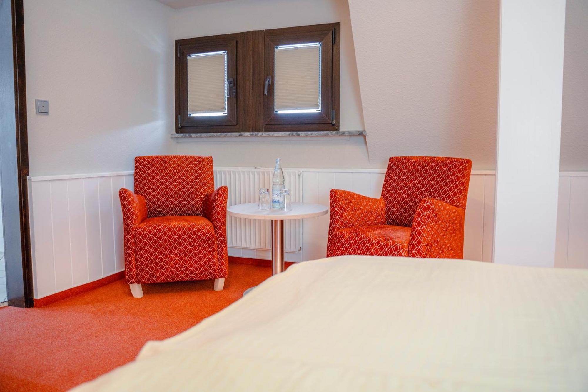 Hotel Unter Den Linden ฮูเดสไฮม์ แอม ไฮน์ ภายนอก รูปภาพ