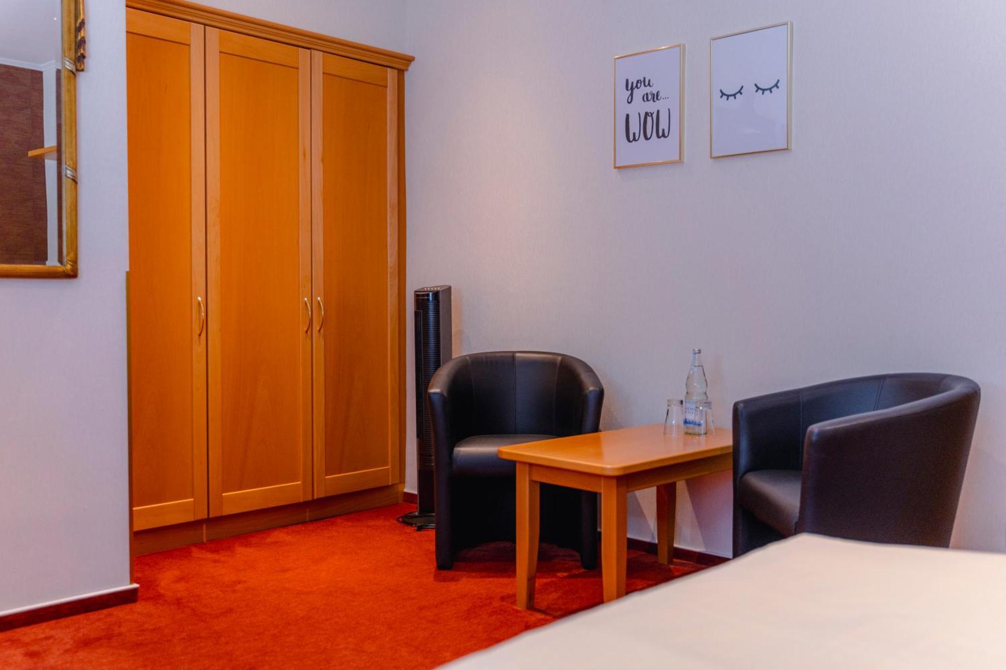 Hotel Unter Den Linden ฮูเดสไฮม์ แอม ไฮน์ ภายนอก รูปภาพ