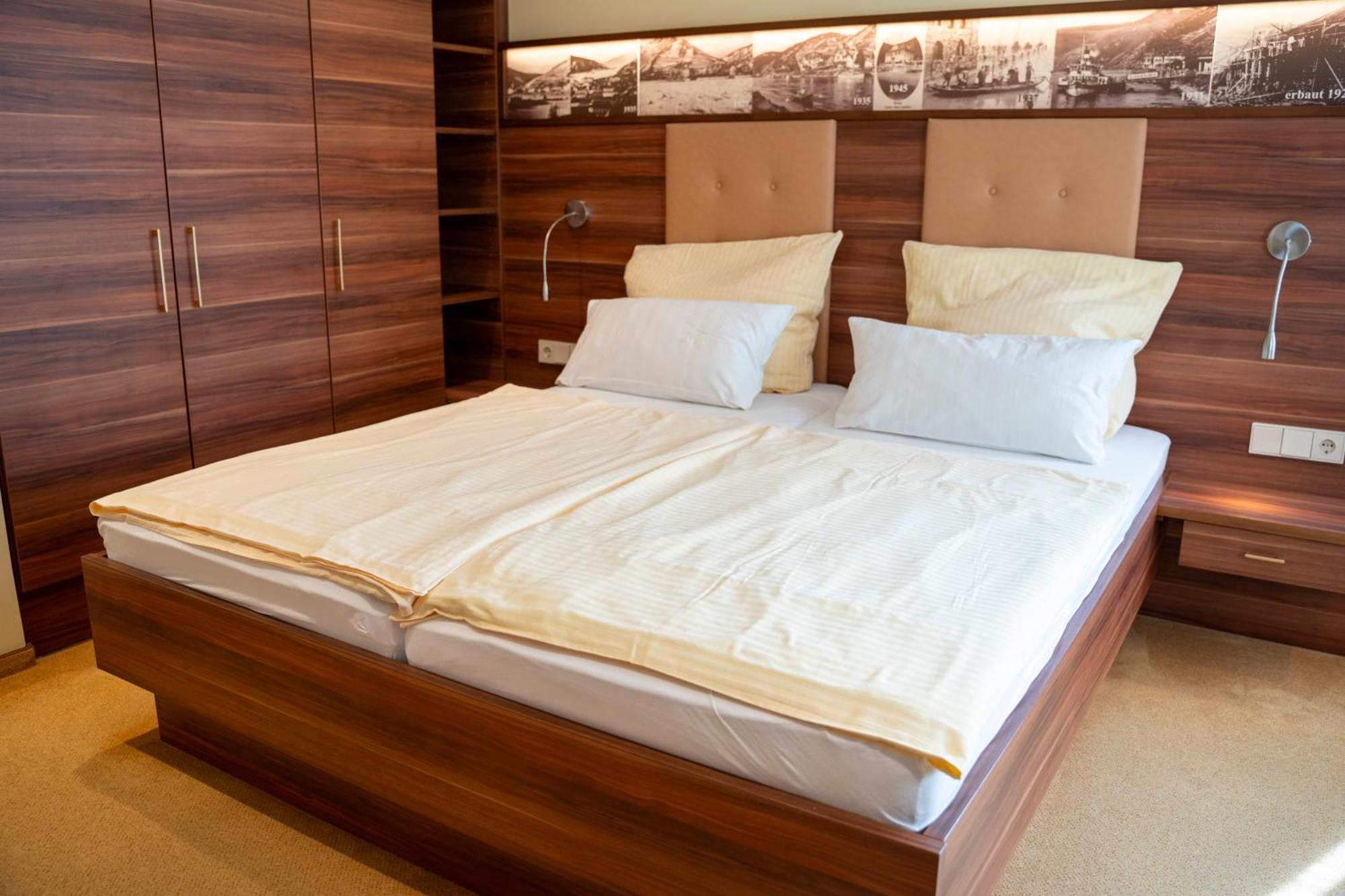 Hotel Unter Den Linden ฮูเดสไฮม์ แอม ไฮน์ ภายนอก รูปภาพ